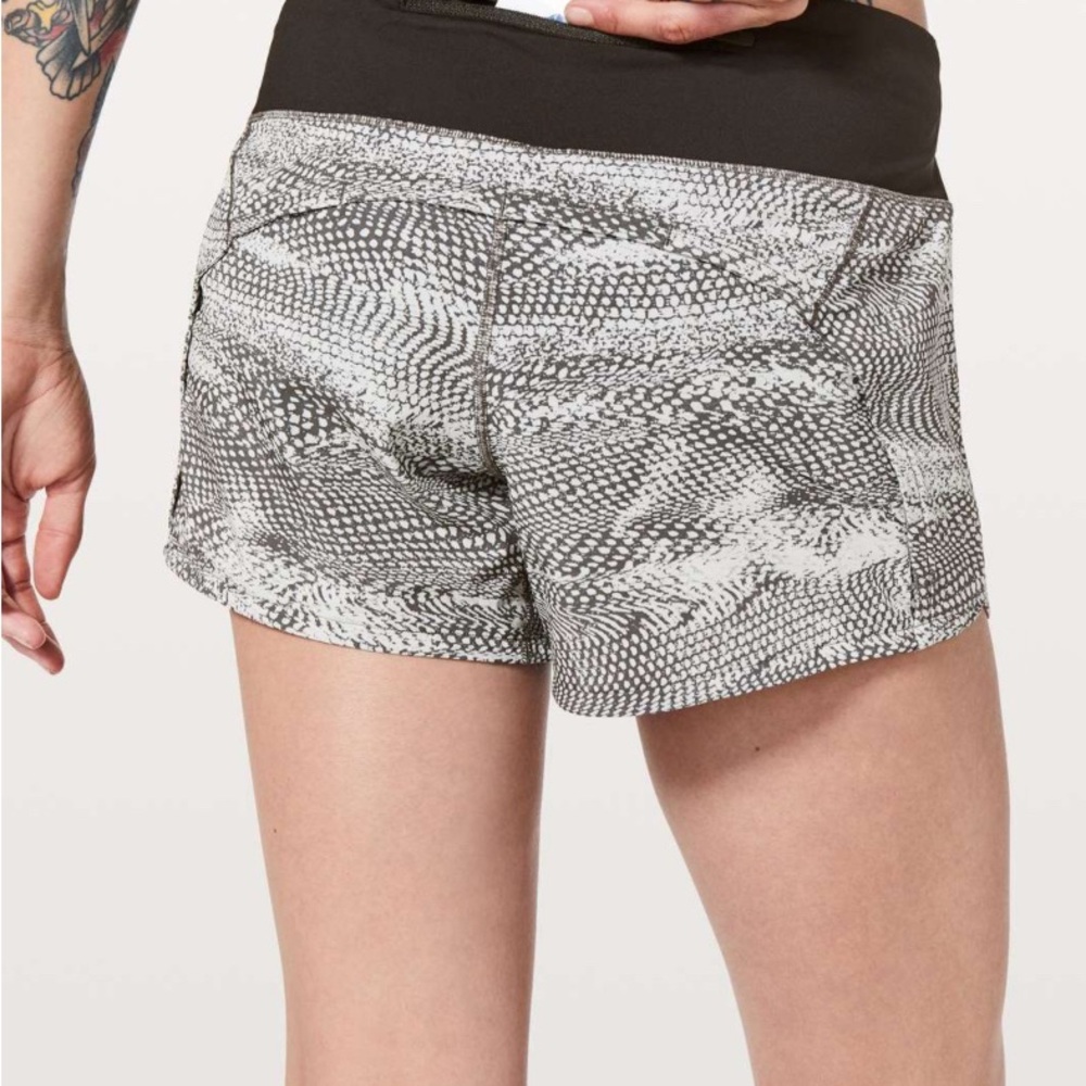 Lululemon Run Times Short II 4” Swerve Vapor Metal Grey/Black size 4